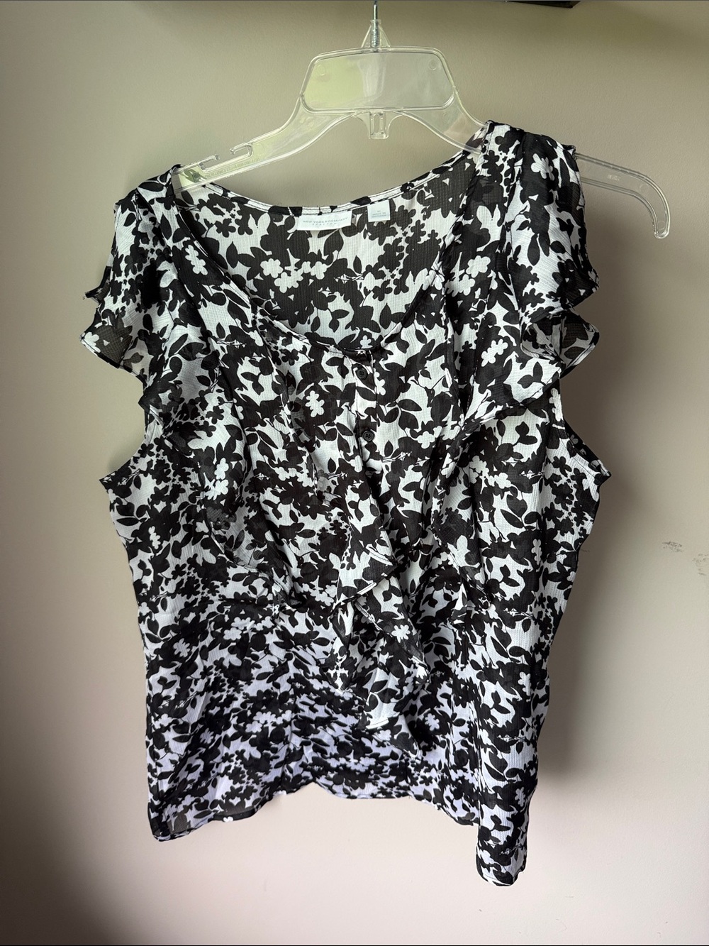 New York & Company Black and White Floral Ruffle Camisole